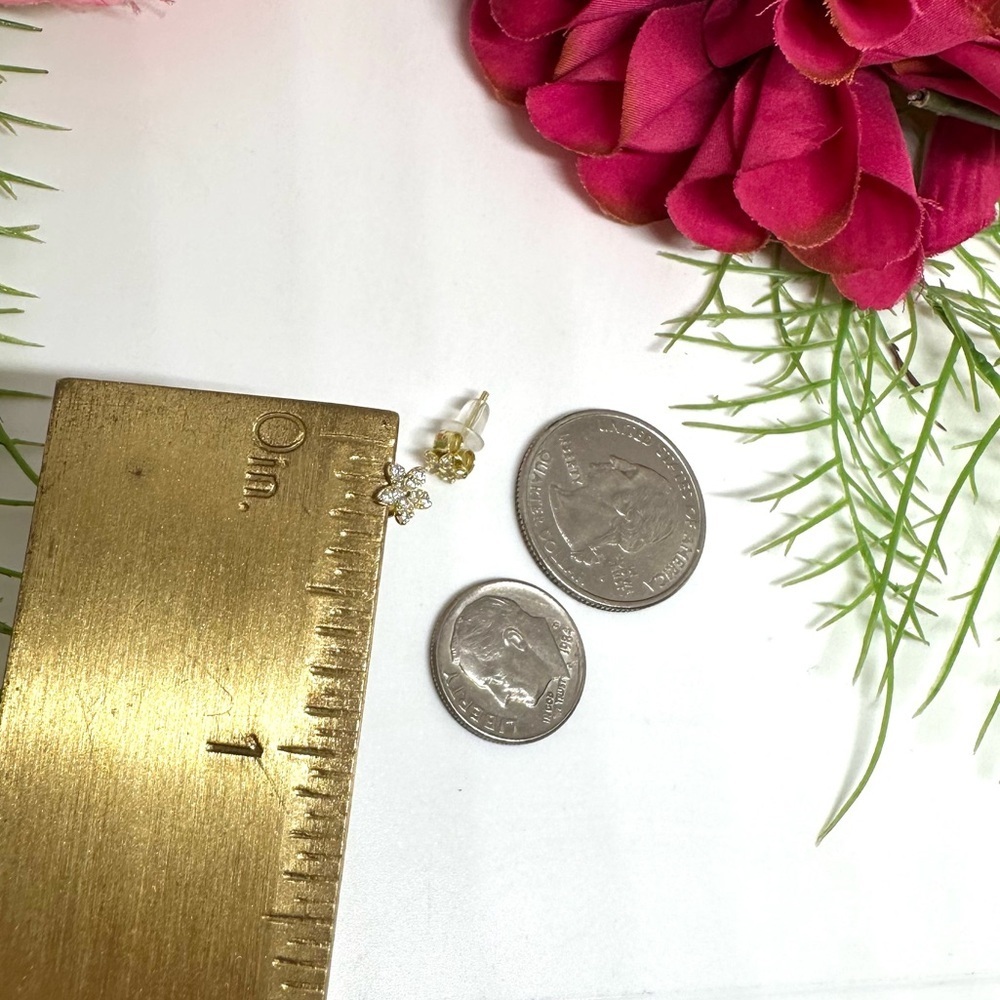NEW⚜️14K Over Sterling Silver CZ Flower Stud Earrings - Picture 8 of 8